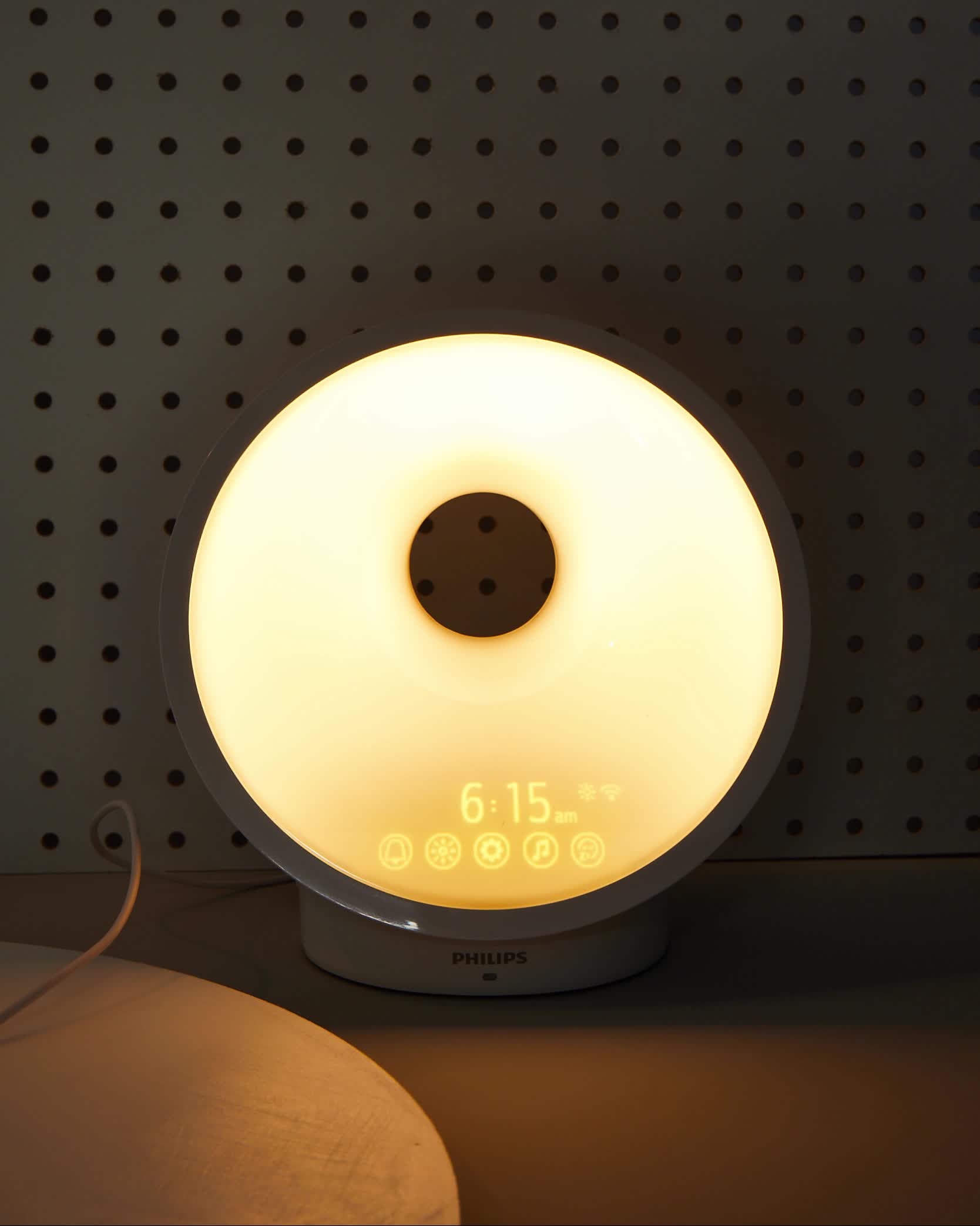 Philips SmartSleep WakeUp Alarm Light with App Makes Mornings Easier