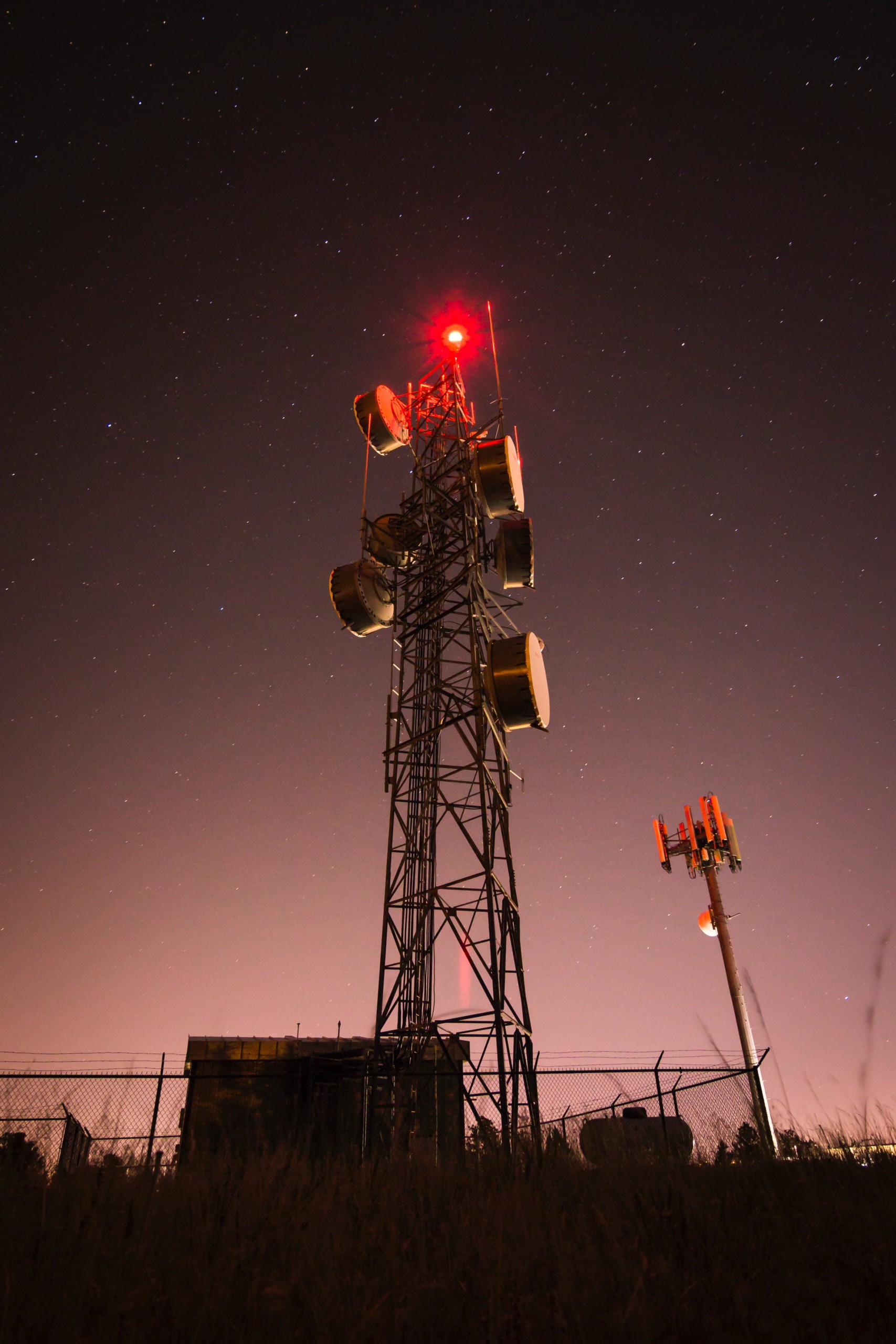 The Difference Between a Cellular and Satellite SCADA System