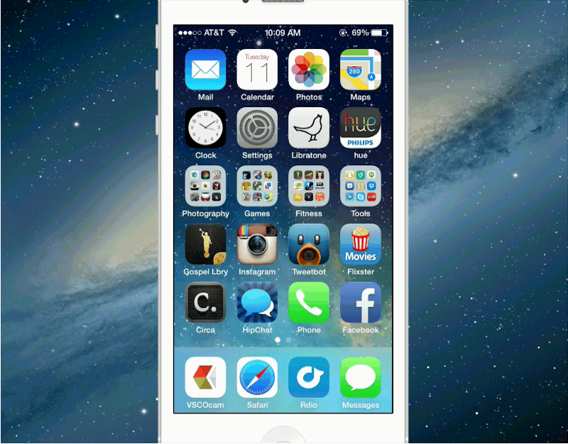 New in iOS 7 dynamic and panoramic wallpapers