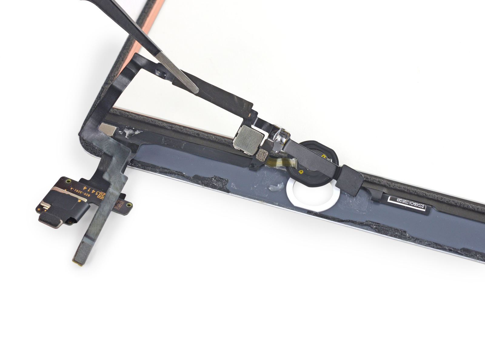 iPad mini 3's 'hastily glued' Touch ID Home button makes screen repairs difficult