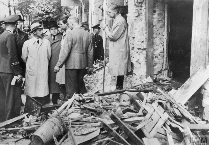 AIR RAIDS ON BERLIN, 1940 (HU 76018)