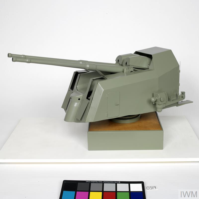10.5cm SK c/33 na in 10.5cm Dopp l c/37 mount Imperial War Museums