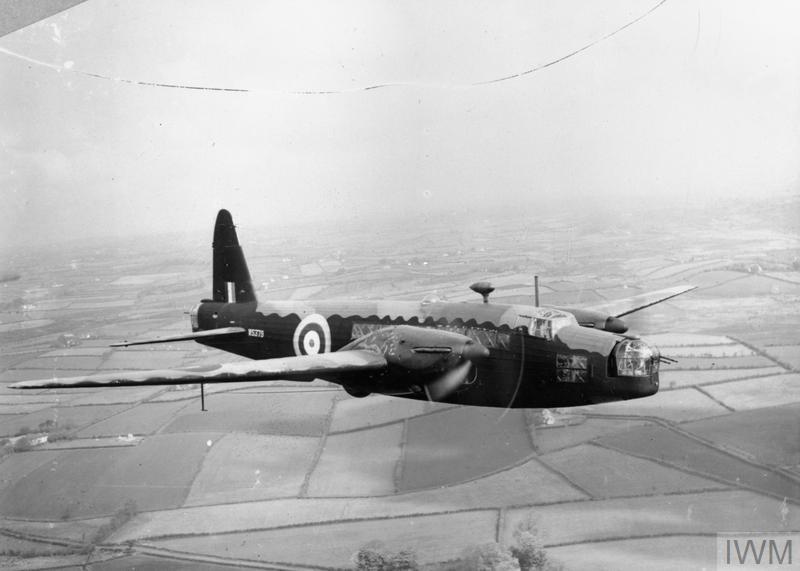 AIRCRAFT OF THE ROYAL AIR FORCE 19391945 VICKERS WELLINGTON. (CH 3027)