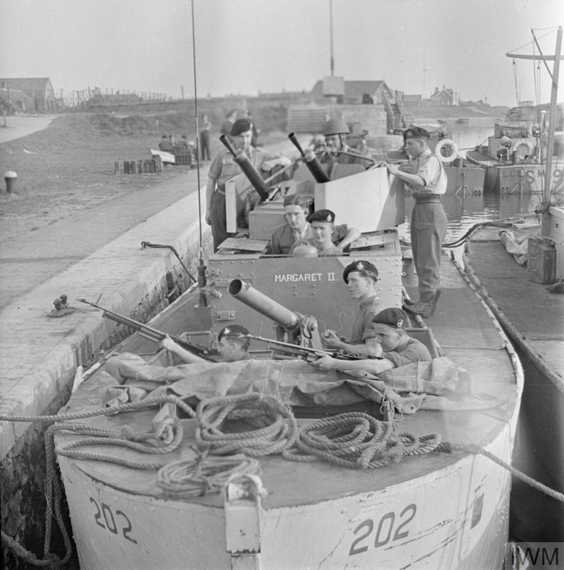 THE ROYAL NAVY DURING THE SECOND WORLD WAR (A 28452)