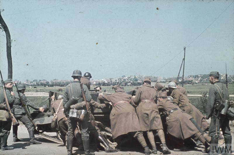 THE FALL OF FRANCE IN 1940 GERMAN OFFICIAL COLOUR PHOTOGRAPHS OF