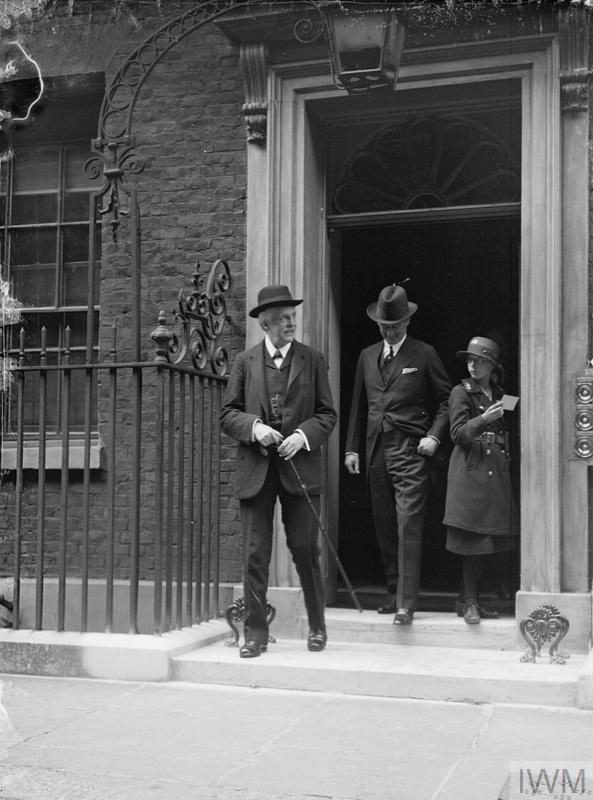 THE BRITISH GOVERNMENT IN THE FIRST WORLD WAR (Q 30737)