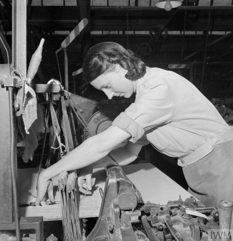 THE BRITISH COTTON INDUSTRY EVERYDAY LIFE AT A BRITISH COTTON MILL