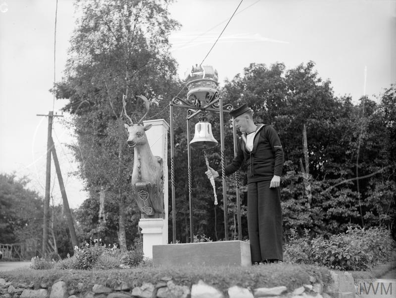 KEEPING ABREAST WITH THE NEWS AT AN ENGLISH NAVAL CAMP. 29 SEPTEMBER