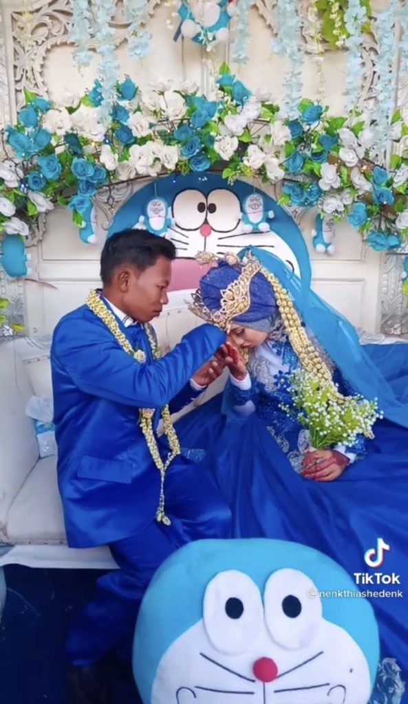 People Think This Couple Seem Stressed Out Because of