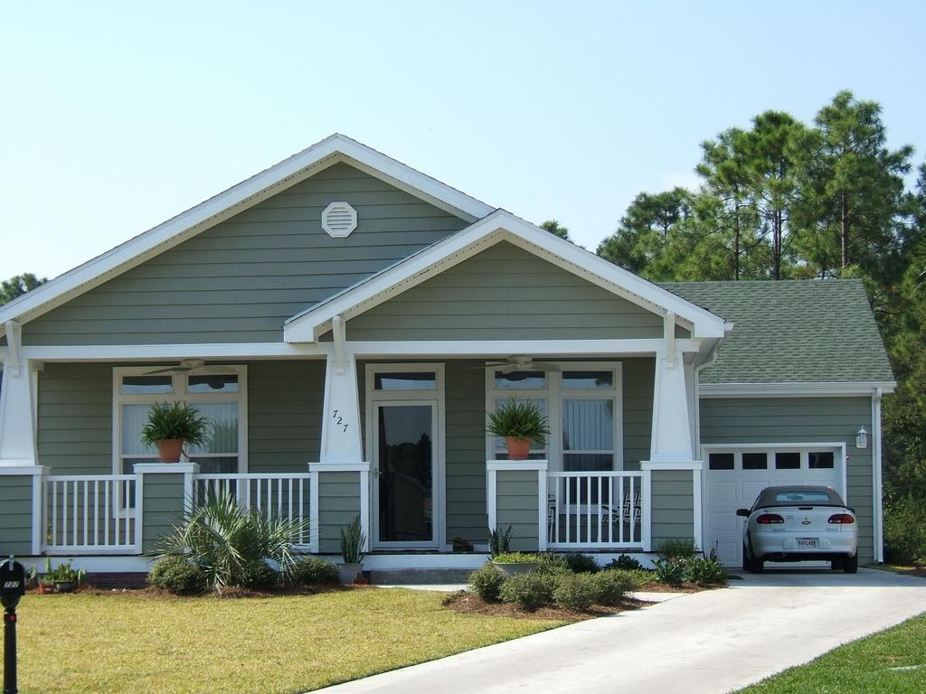 Bungalow with Porch from Palm Harbor Homes in Brooksville, FL 34613