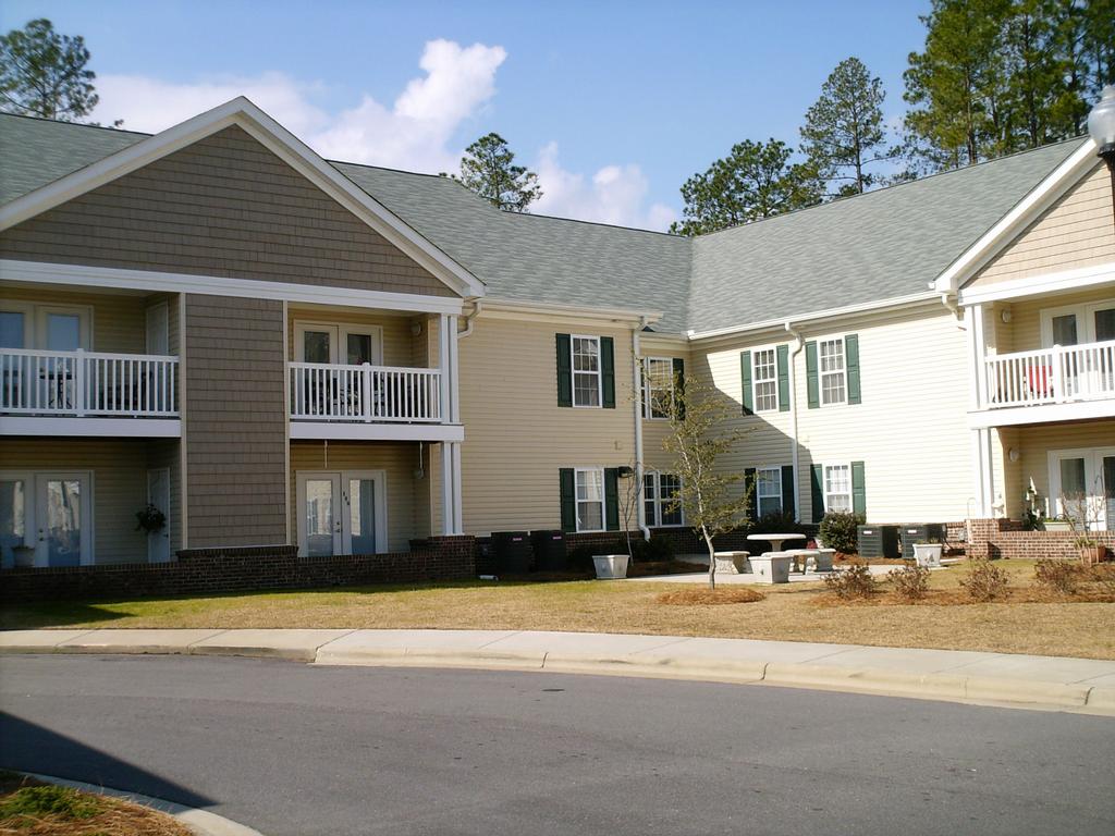 Pineridge Manor Hope Mills NC 28348 9106306200 Apartments