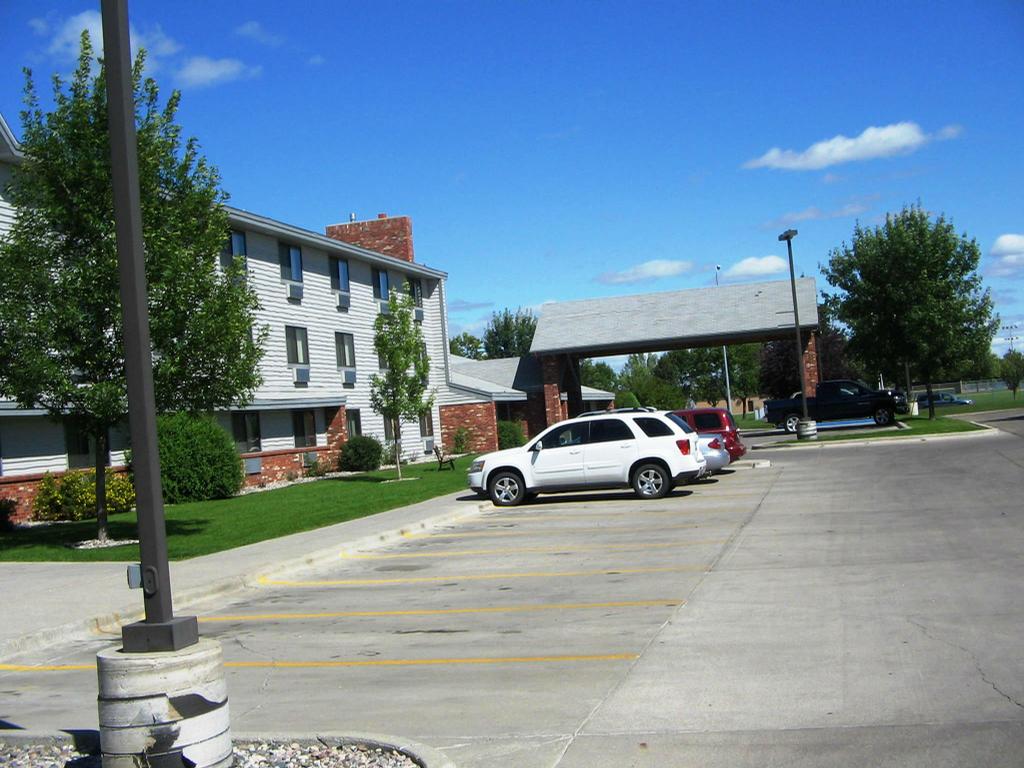 AmericInn Motel & Suites Grand Forks ND 58201 8668447819