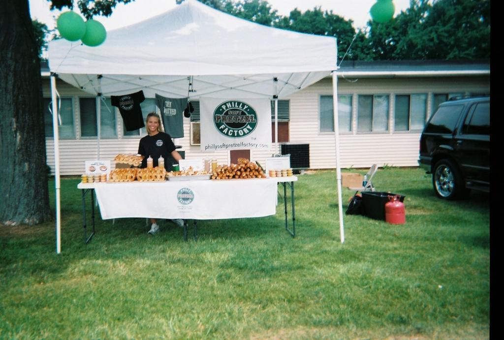 Philly Soft Pretzel Factory Temple PA 19560 6109399107