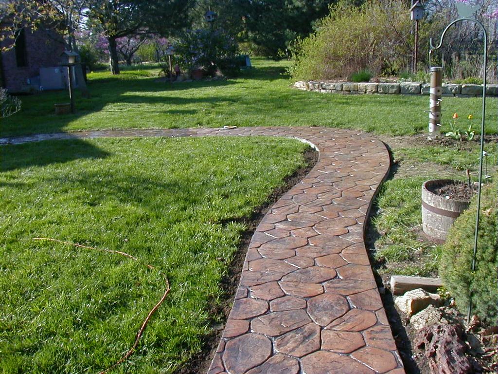 Sidewalk in Random Rock from Concrete Designs, Inc. in Moundridge, KS 67107