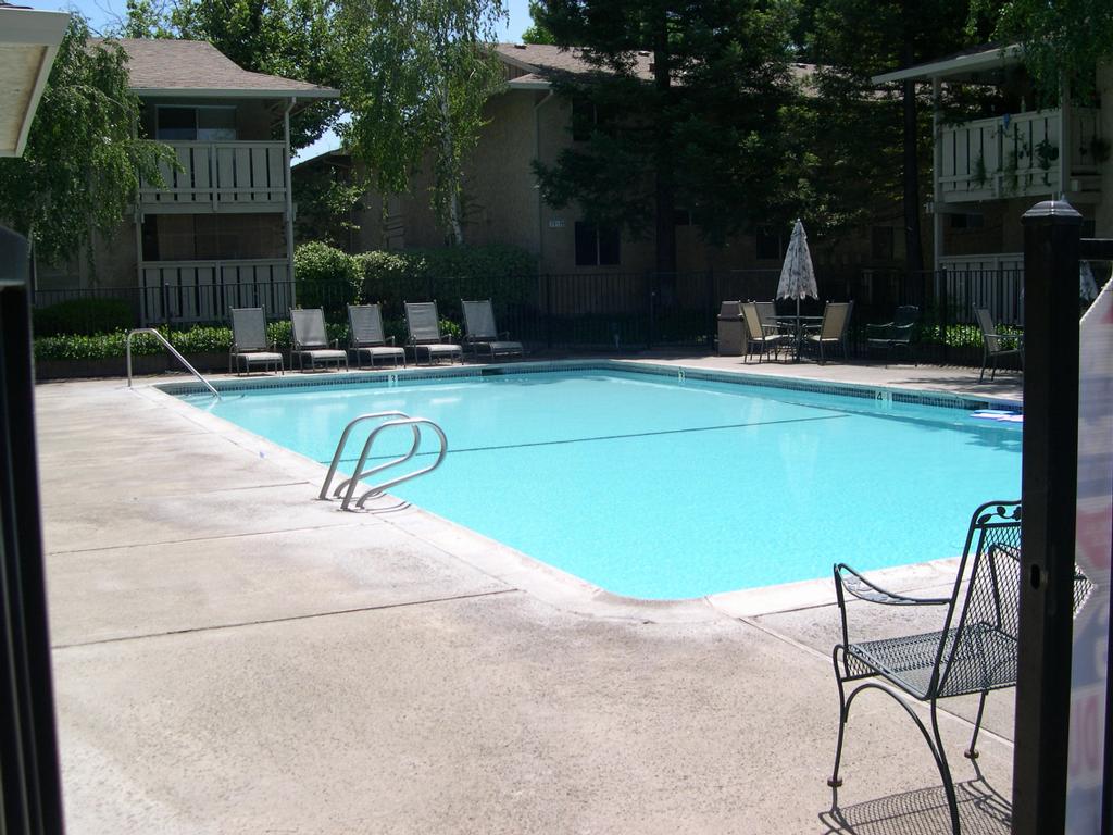 Pictures for Ceres Plaza Apartments in Chico, CA 95973 Apartments