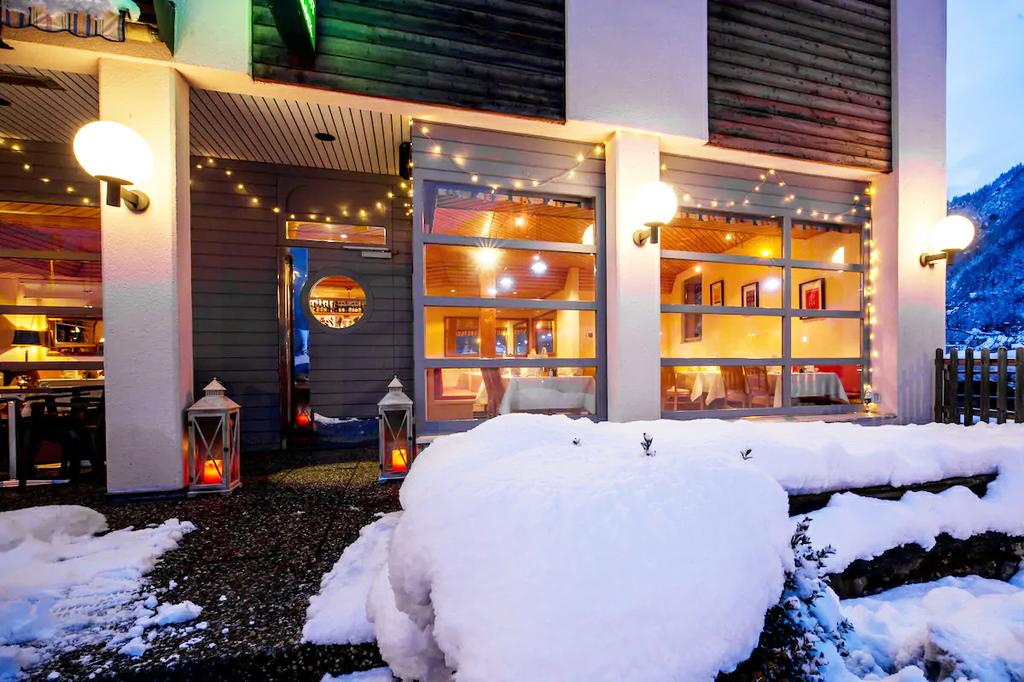 Pictures for Das Hotel Sherlock Holmes in North Conway, NH 03860
