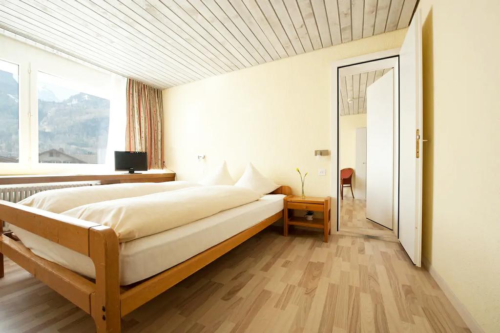 Pictures for Das Hotel Sherlock Holmes in North Conway, NH 03860