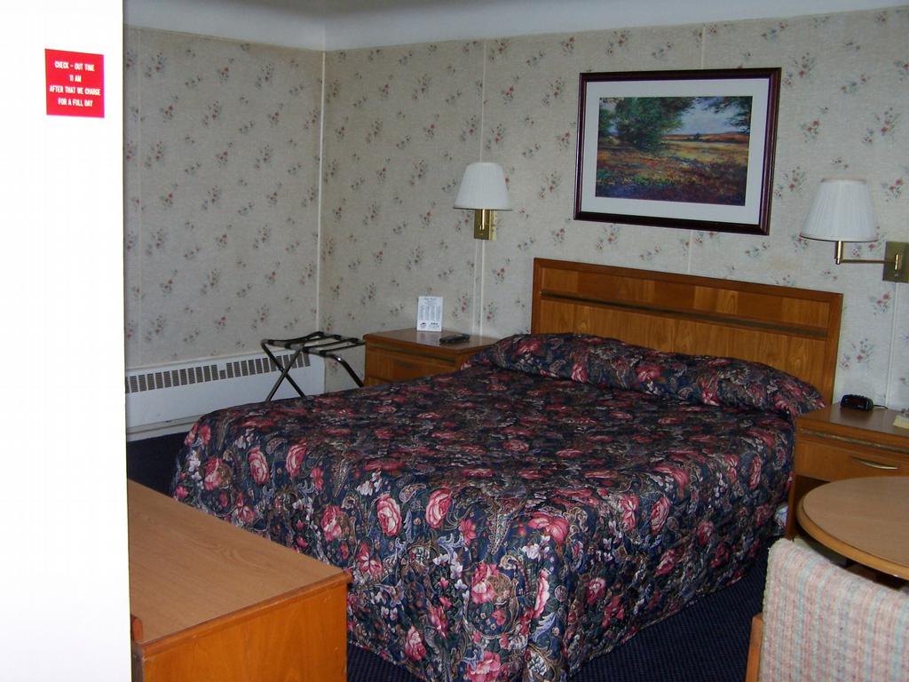 Bay Motel Bay City MI 48706 9896844100 Hotels & Motels