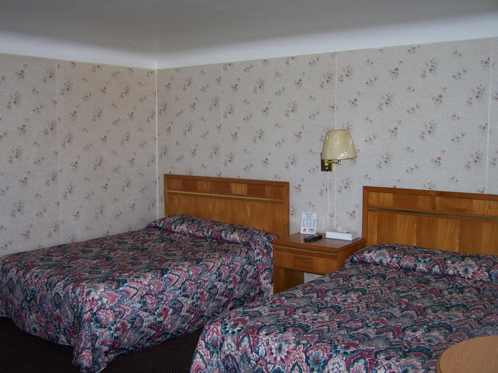 Bay Motel Bay City MI 48706 9896844100 Hotels & Motels