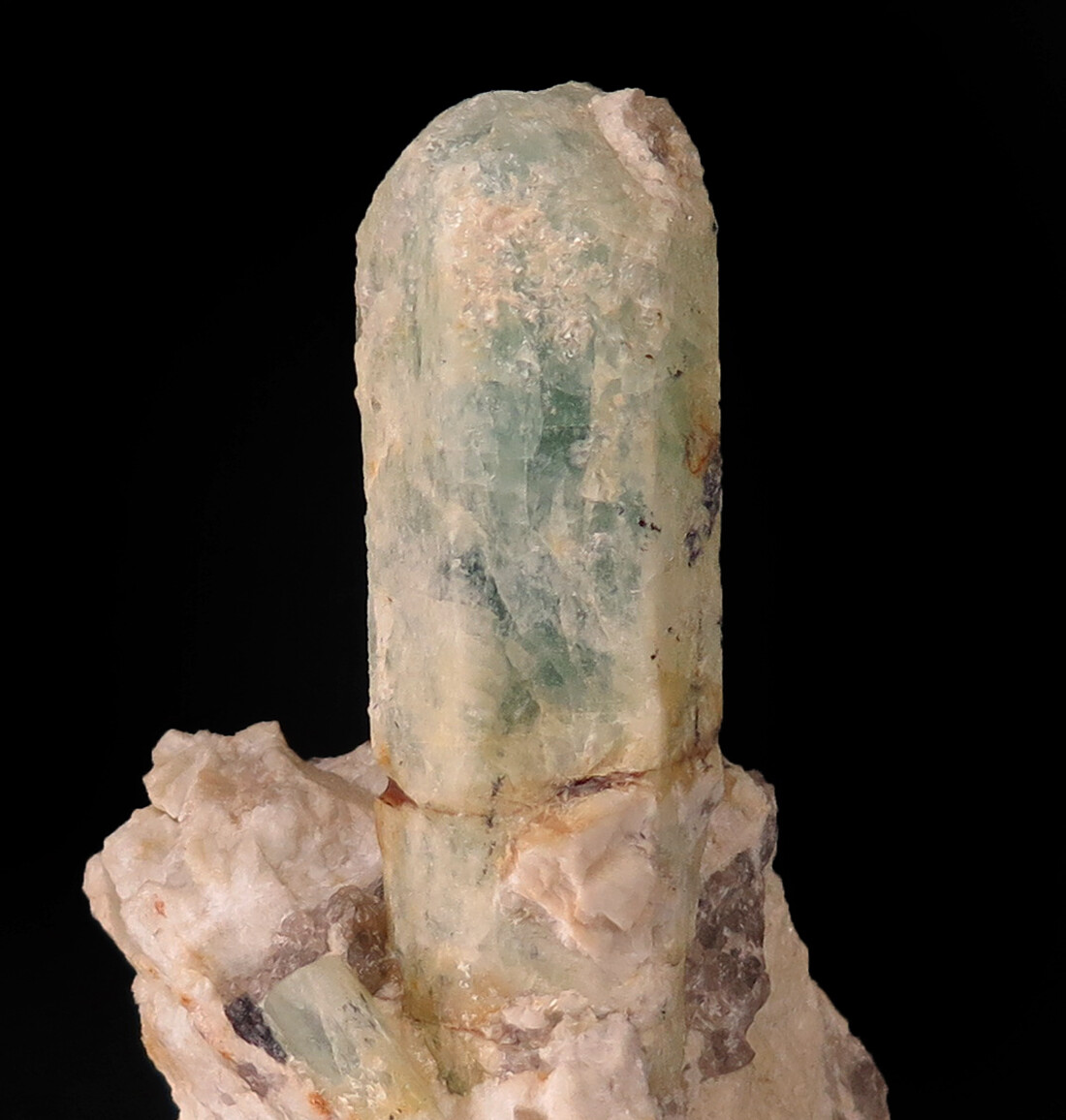 Aquamarine, Albite & Quartz (David Burgess Coll.) Hewitt Gem Quarry, Haddam, Middlesex Co