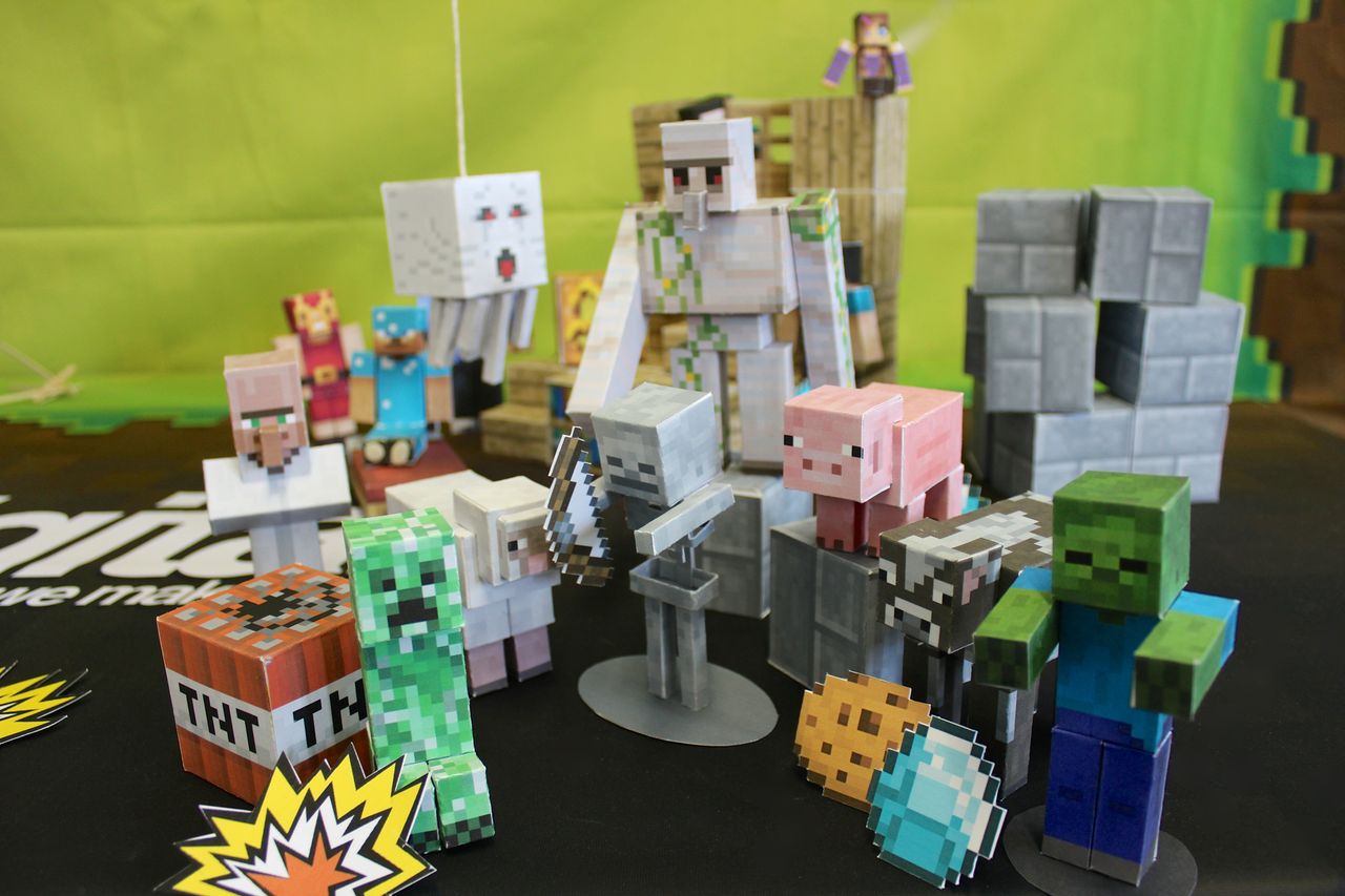 Minecraft Papercraft Studio now features mobs!