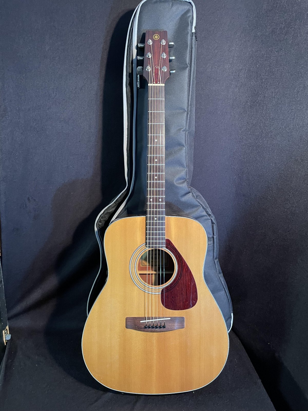 Yamaha FG160 Acoustic Guitar