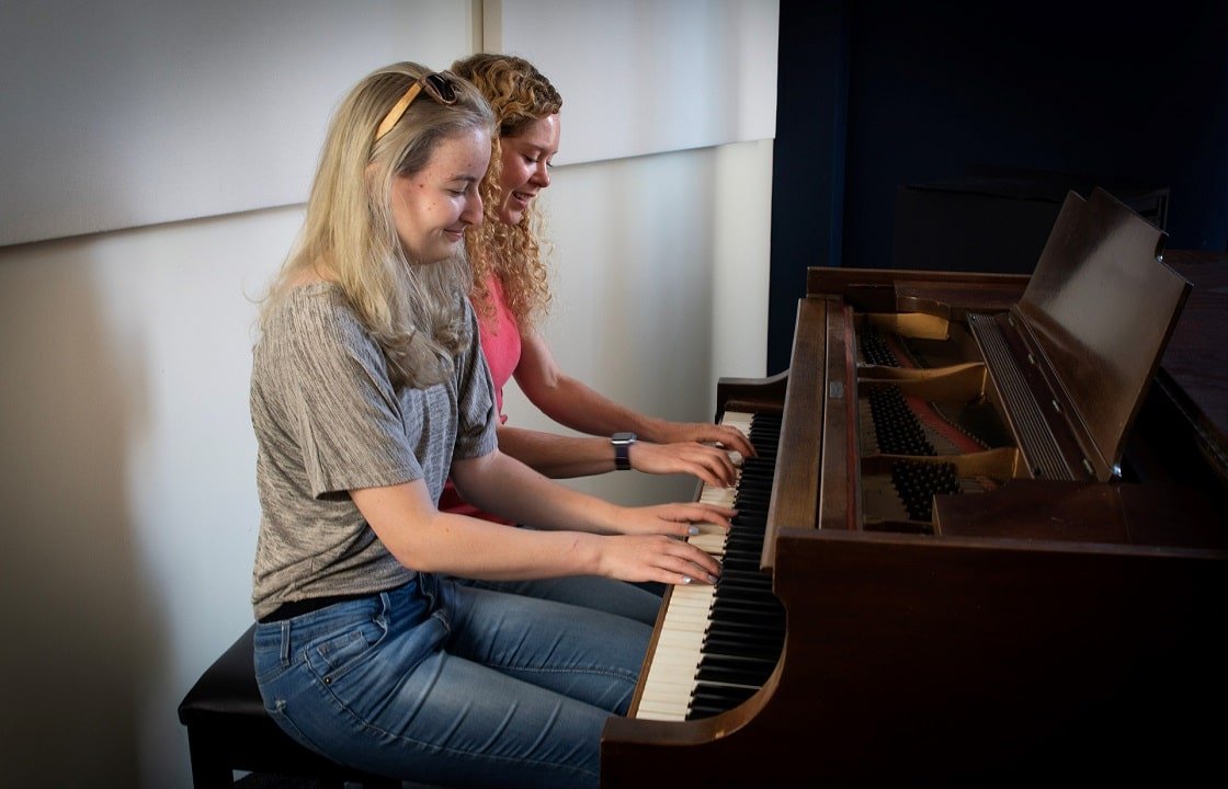 Home Drum & Strum Music Center 102 Main St Warrenton, Virginia 20186