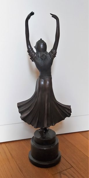 Demétre H. Chiparus Demeter CHIPARUS (1886 1947) D’après Danseuse