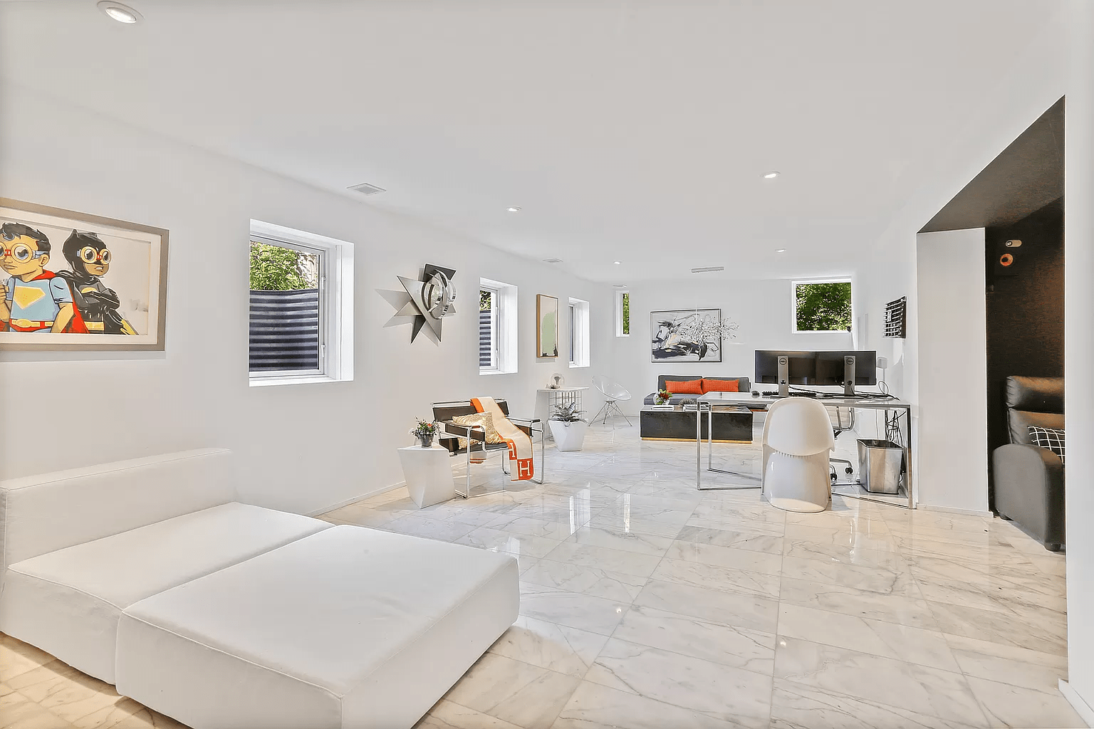 Photos This Skinny House for Sale in Suburban Chicago Looks Like It