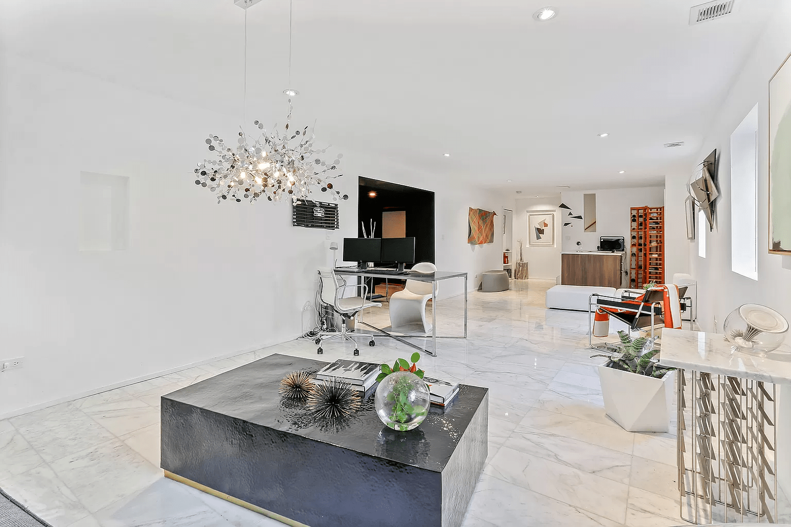 Photos This Skinny House for Sale in Suburban Chicago Looks Like It