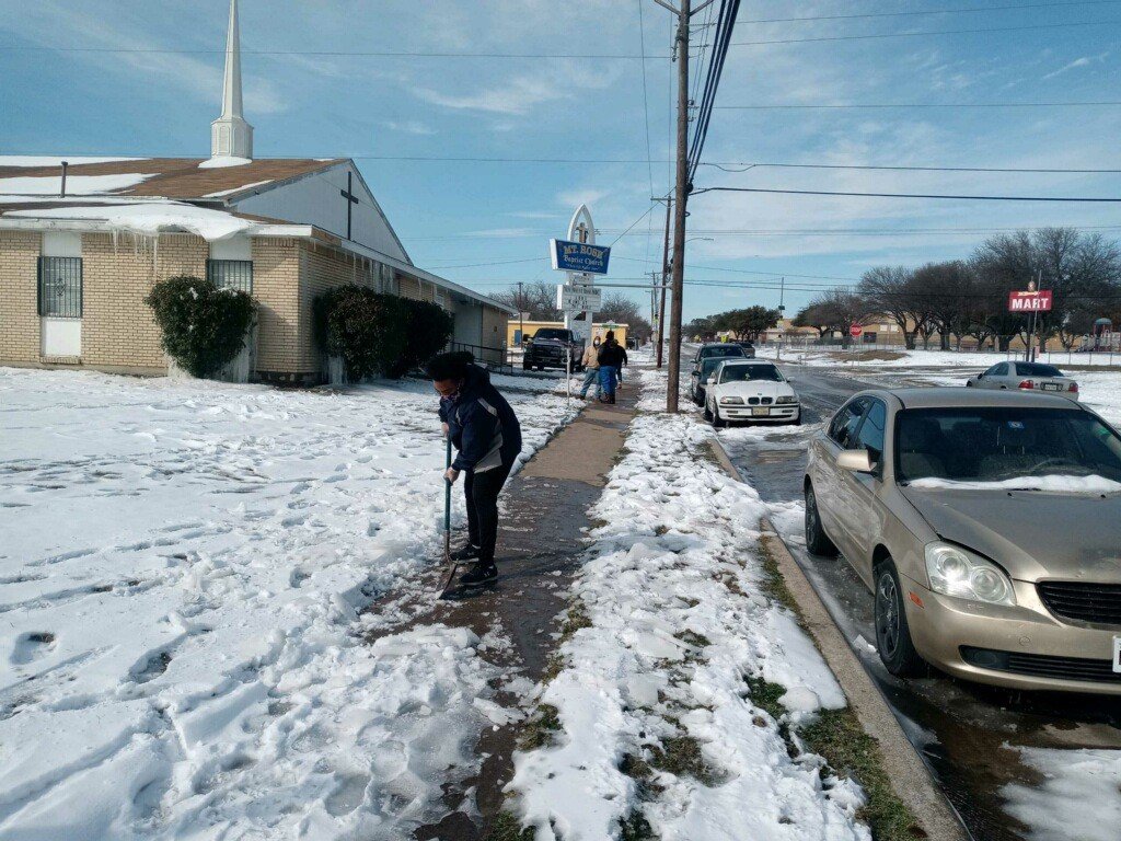 Fort Worth Church, TCU Students Both Benefit from Volunteerism During Winter Storm - Vimarsana News