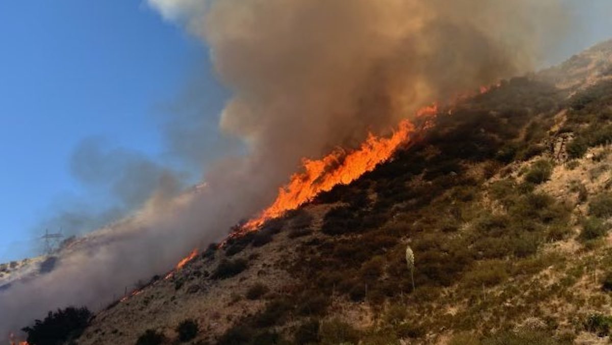 Wildfire Burns Between LA and Las Vegas – NBC Los Angeles - Vimarsana News