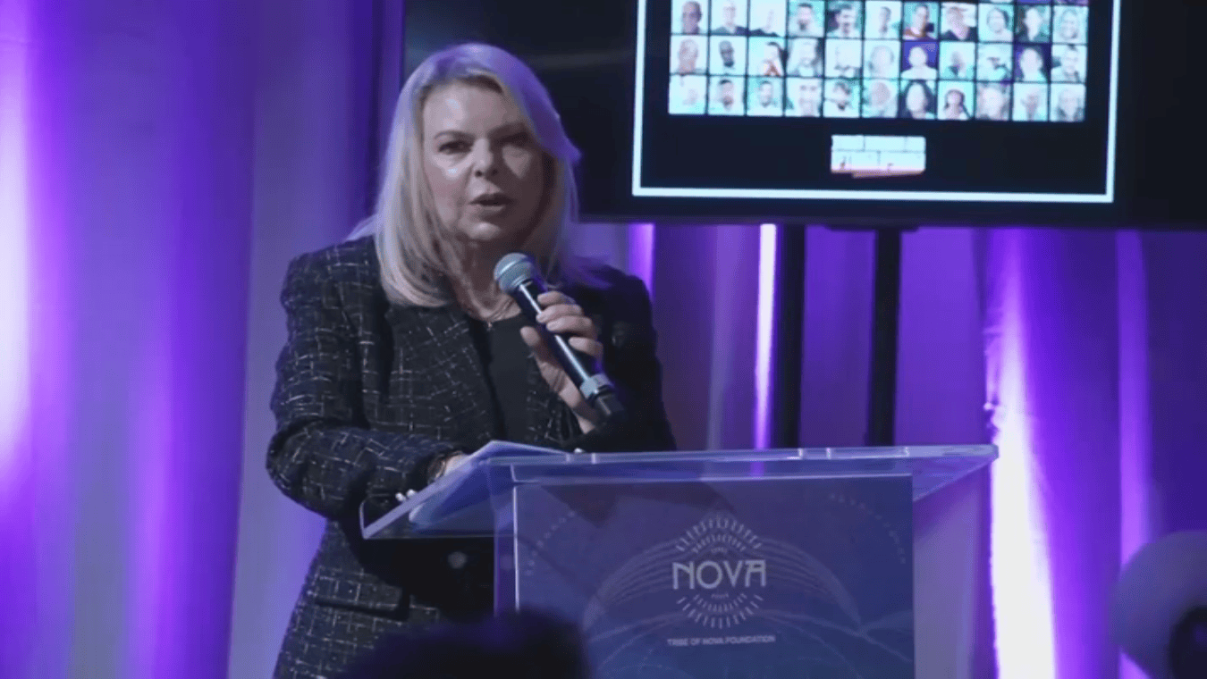 Wife of Israeli Prime Minister Visits Exhibit