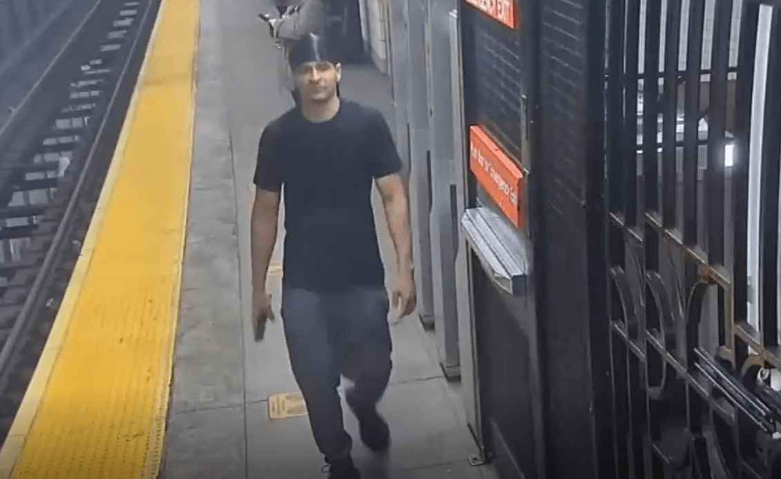 Stranger Deals Subway Rider Broken Nose, Fractured Face in Brooklyn