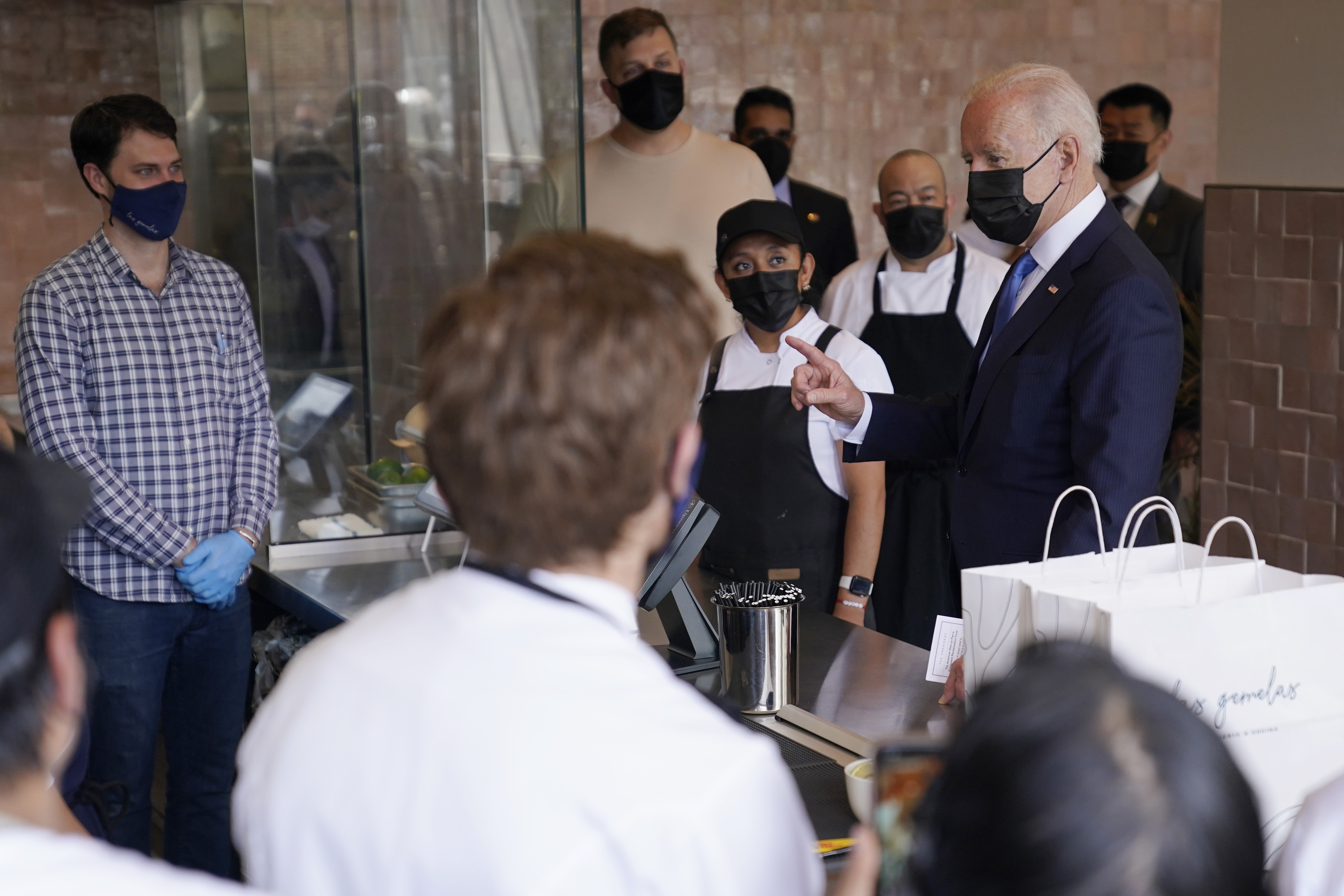 Biden Visits DC Taqueria as He Touts $28.6B Restaurant Relief Program - Vimarsana News