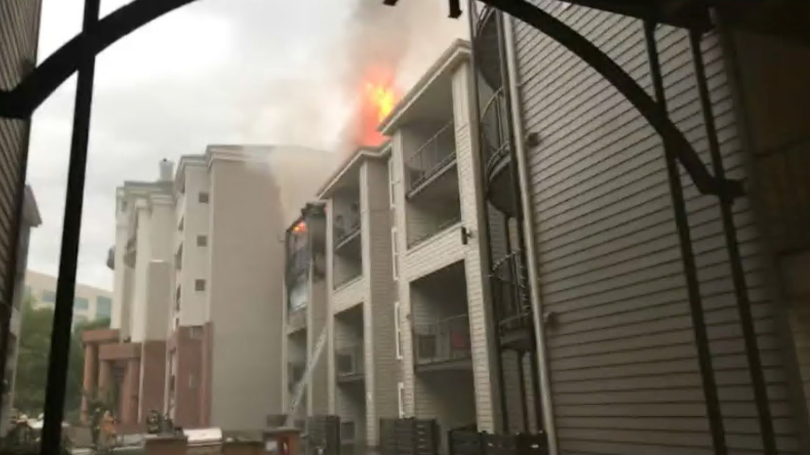 Fire Breaks Out at Arlington Apartment Building NBC4