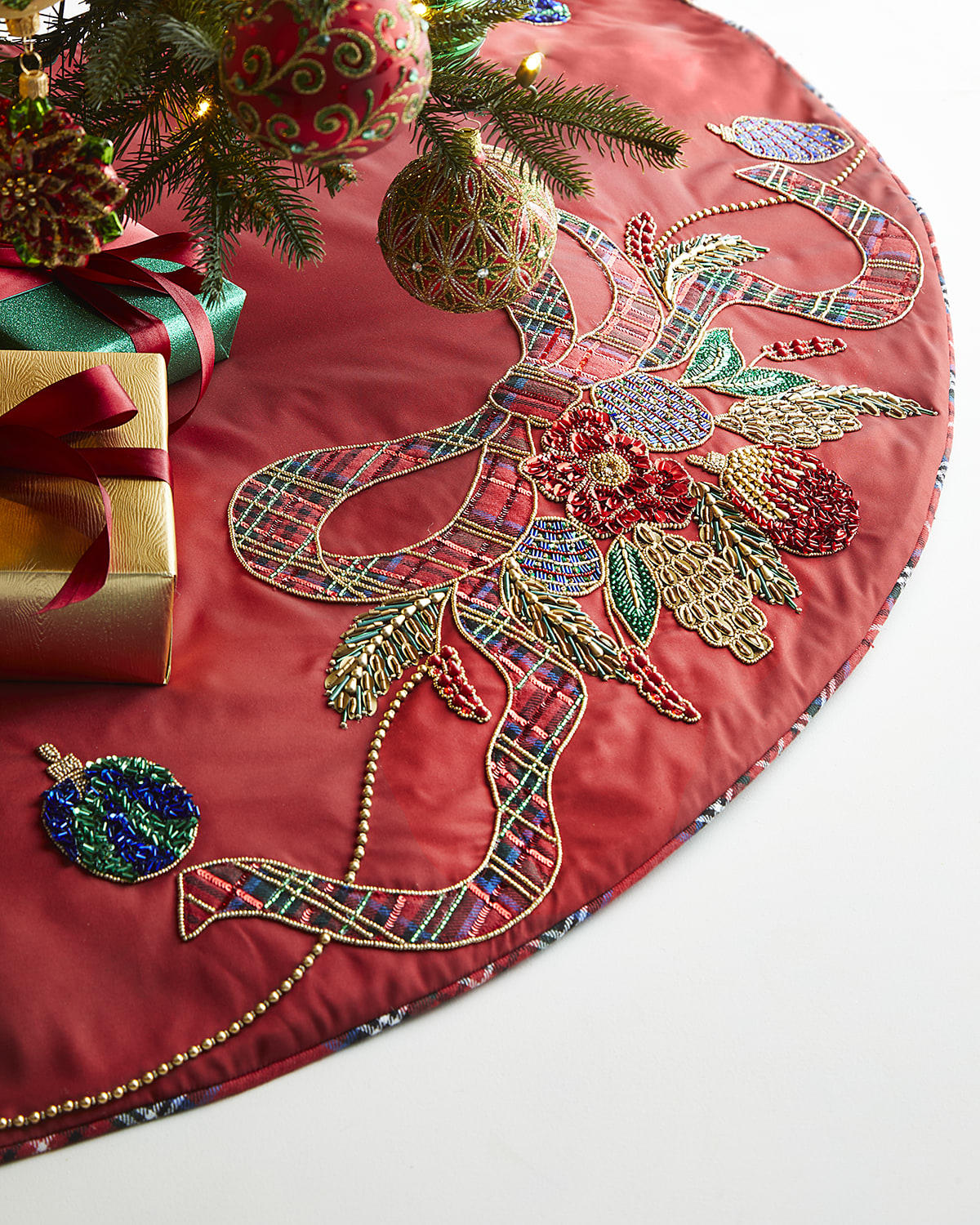 Kim Seybert Christmas Wonderland Tree Skirt Neiman Marcus