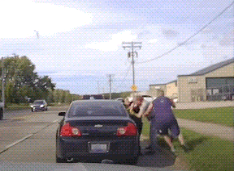 This Ohio cop was having trouble taking down a violent suspect so