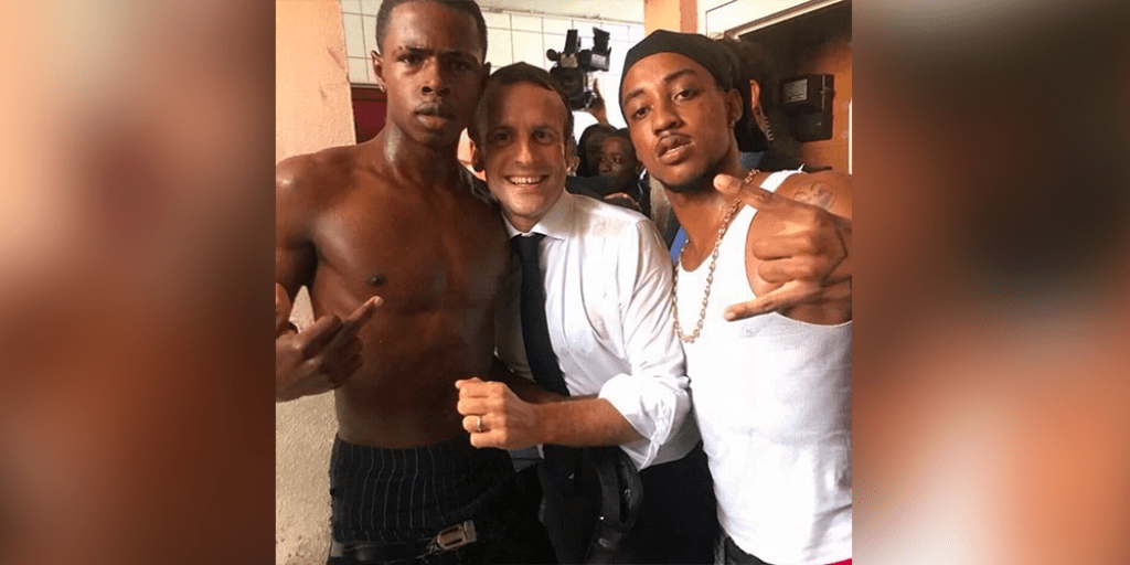 Selfie avec un doigt d'honneur retour en images sur un cliché controversé