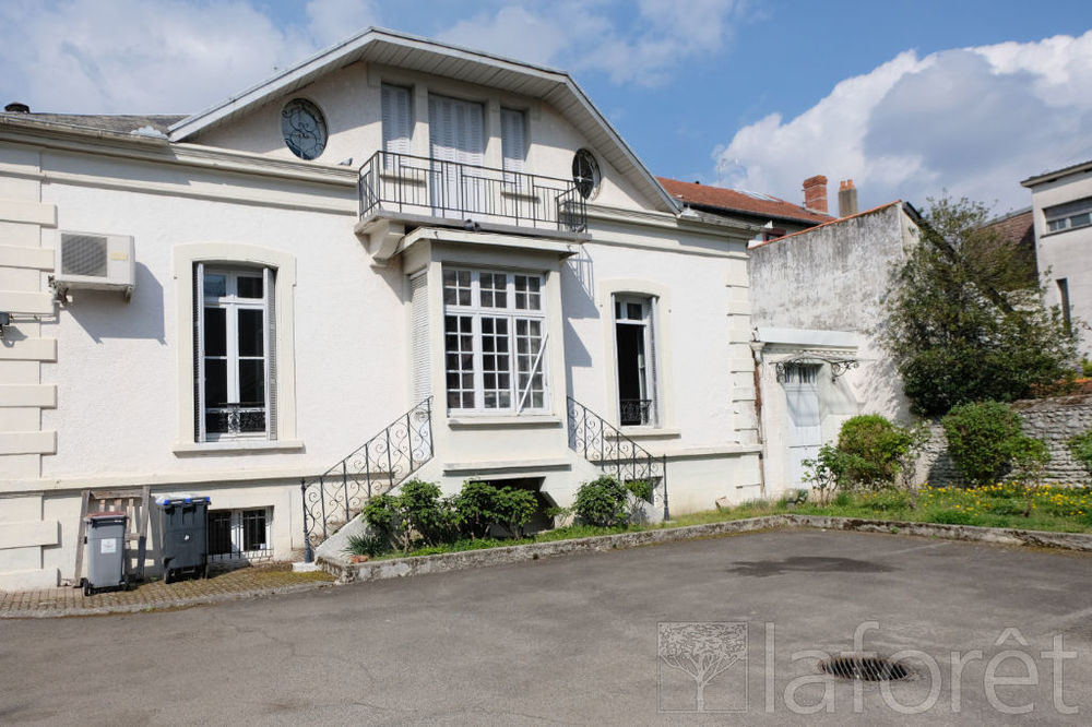 LAFORET IMMOBILIER TARBES Maison 7 pièce(s) 217 m² Tarbes (65) à