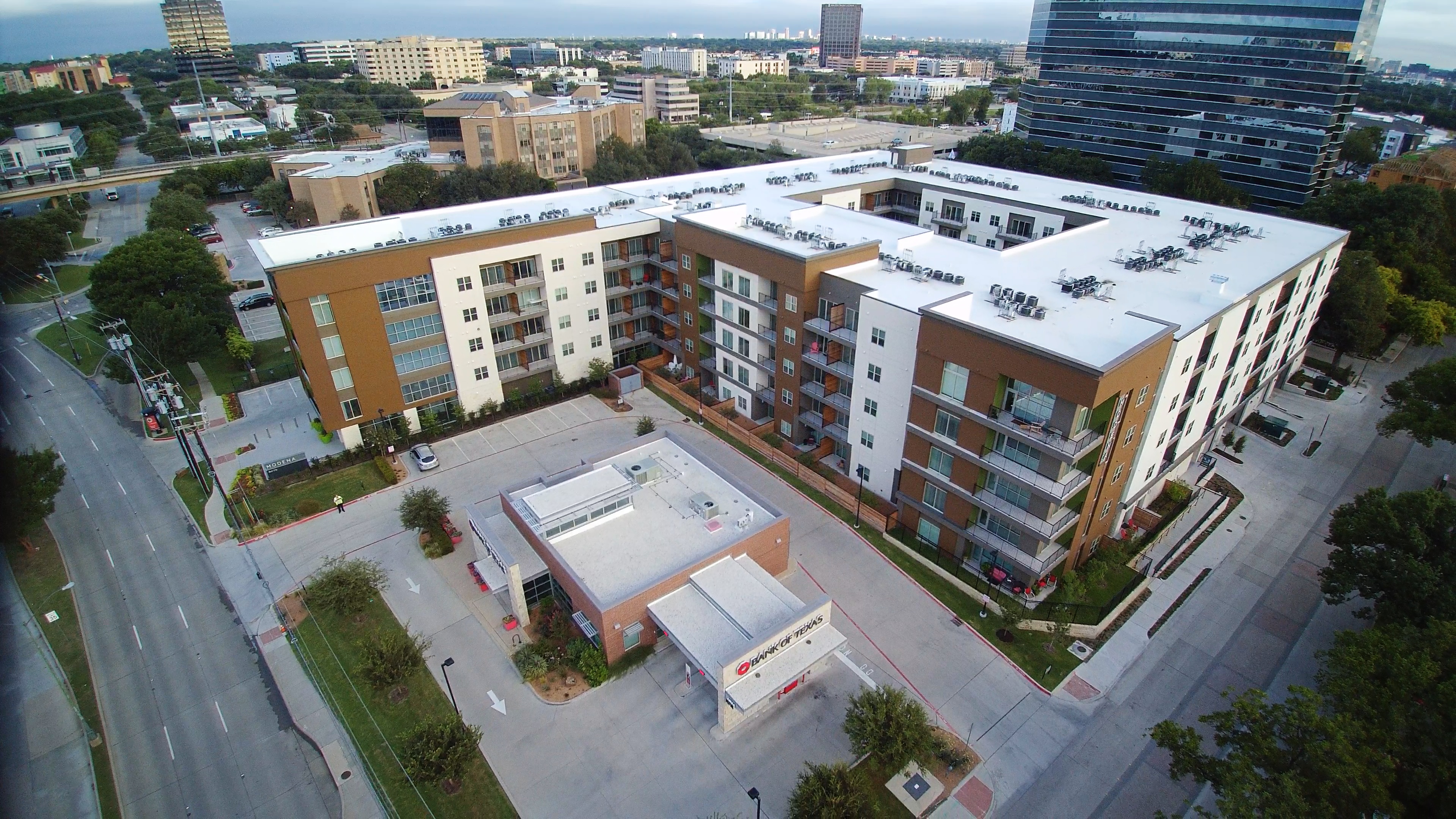 CMC / Commercial Realty Group Opens Modena Apartments in North Dallas