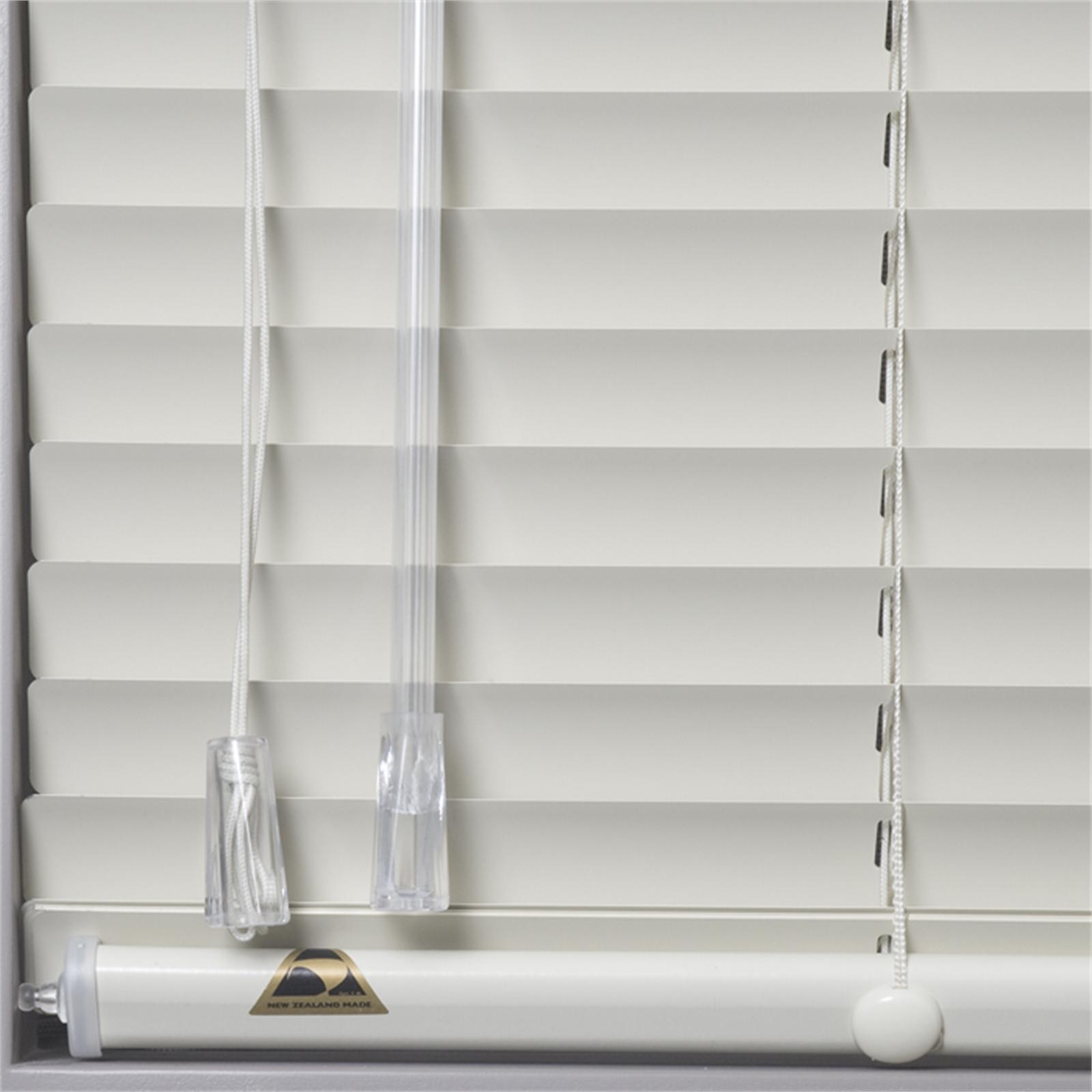 Blind Works Aluminium 25mm 2.52.8x2.22.5m Blind Bunnings