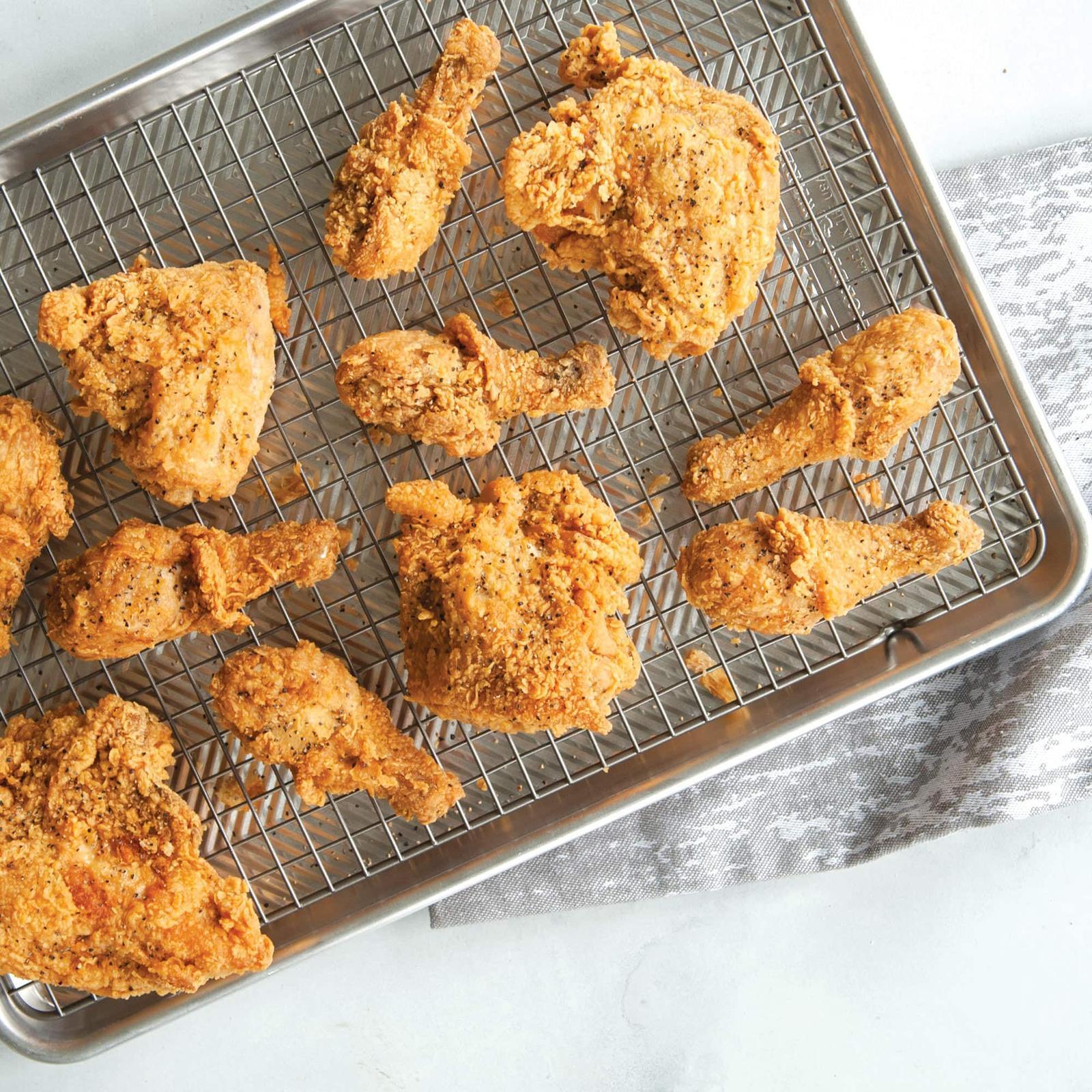 Nordic Ware Naturals Prism Textured Baking Pan w/ Non Stick Grid 45.5cm