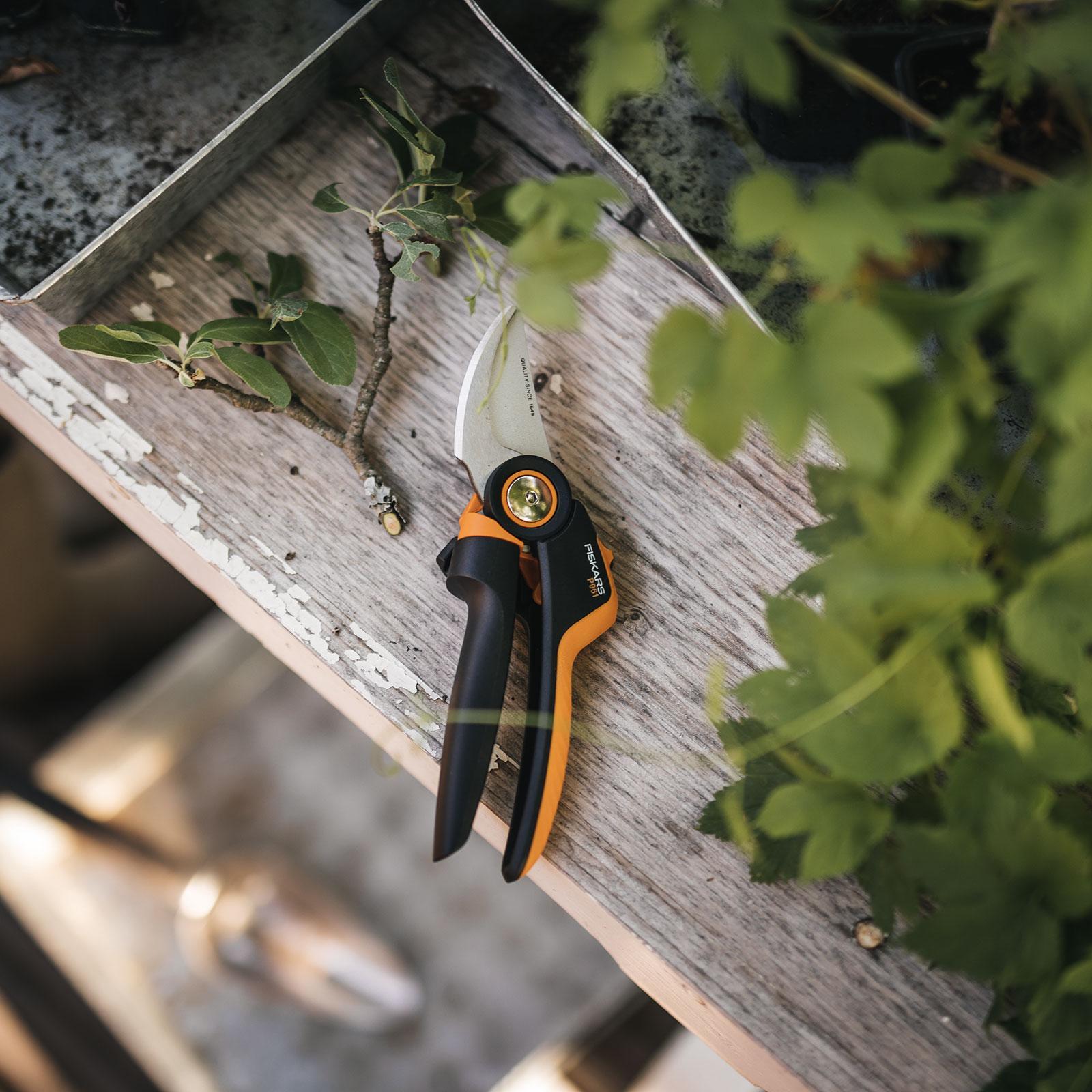 Fiskars Xseries 26mm L Bypass Pruner Bunnings Australia