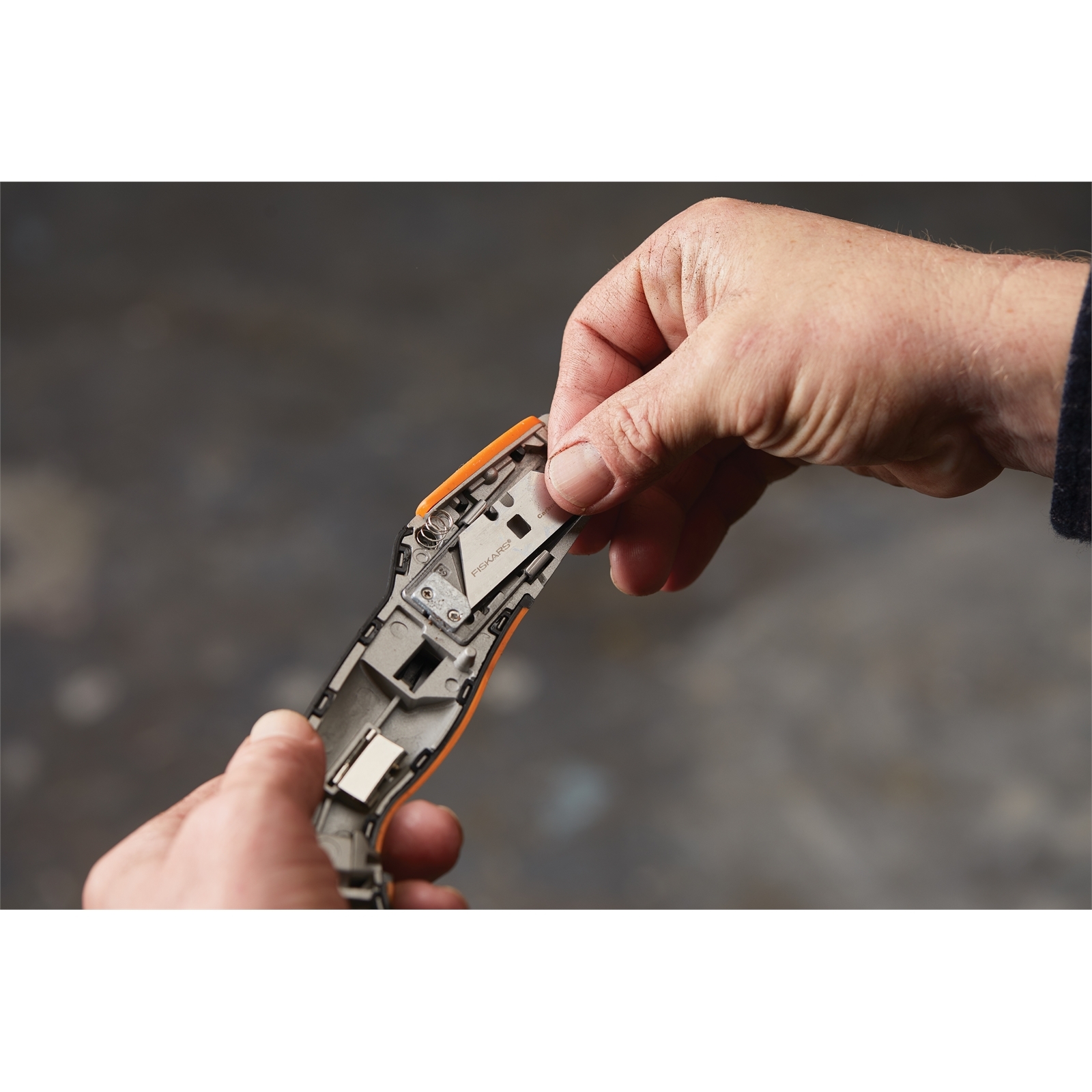 Fiskars CarbonMax Retractable Blade Utility Knife Bunnings New Zealand