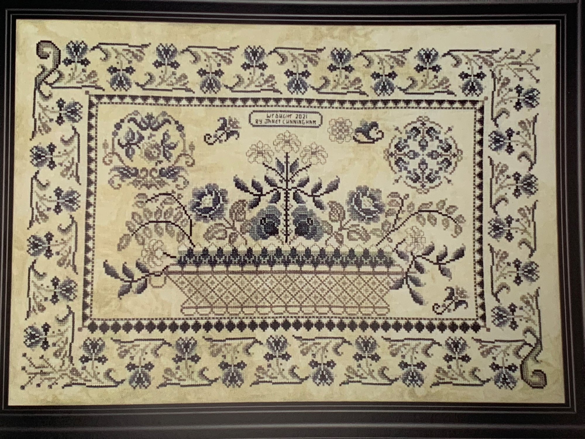 A Tisket A Tasket Rosewood Manor 842112151771