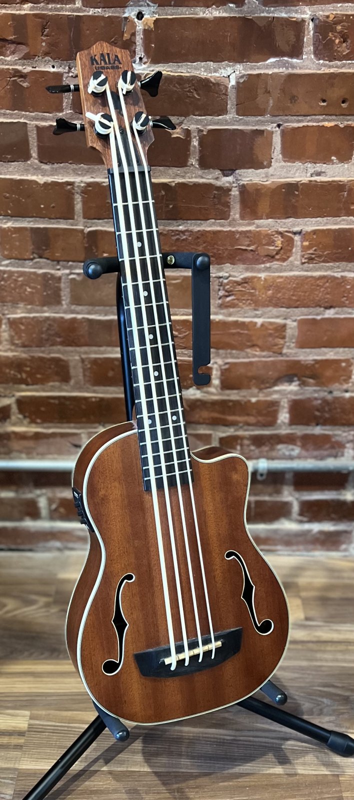 Kala Journeyman AcousticElectric U'Bass with FHoles and Gig bag