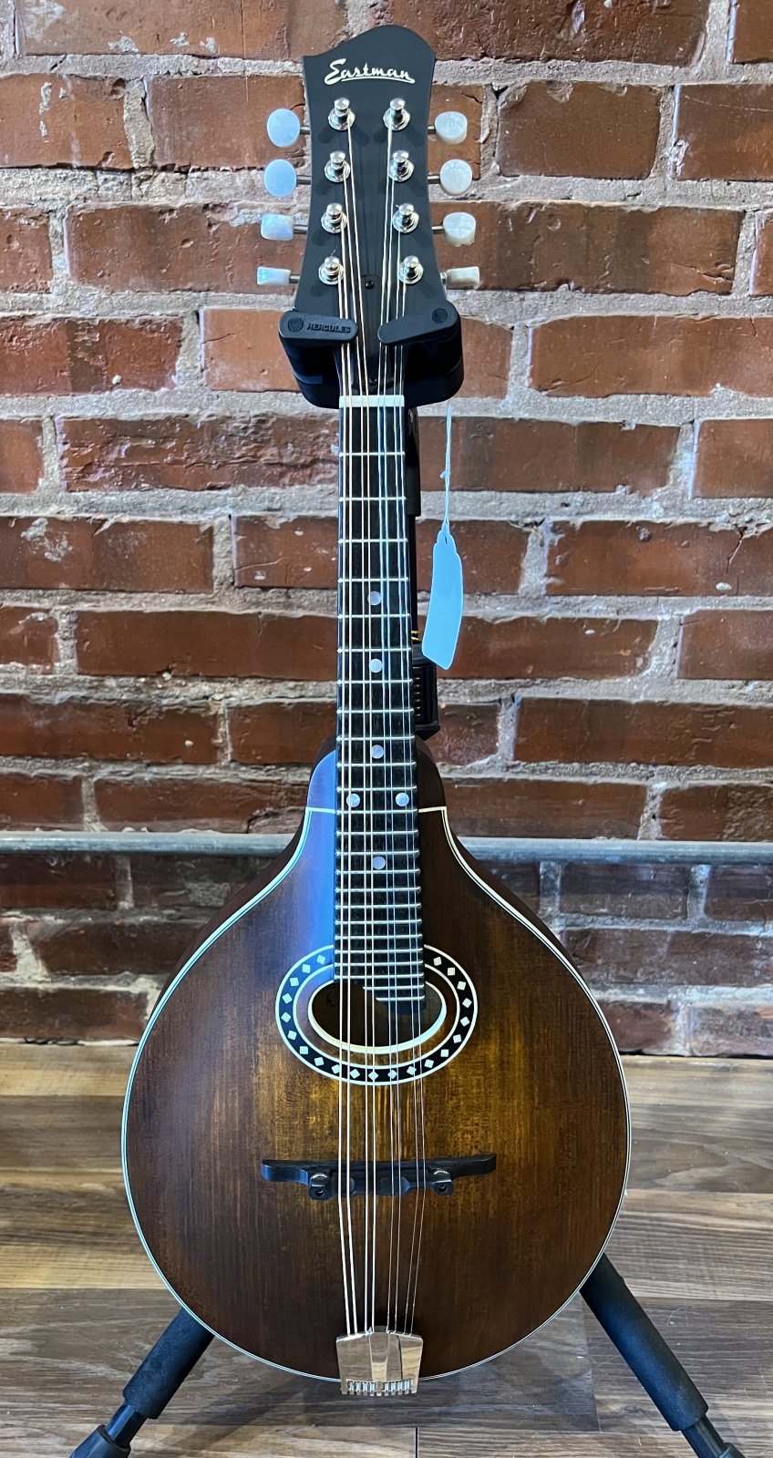 Eastman MD304 A Oval Sound hole Mandolin Classic with gig bag