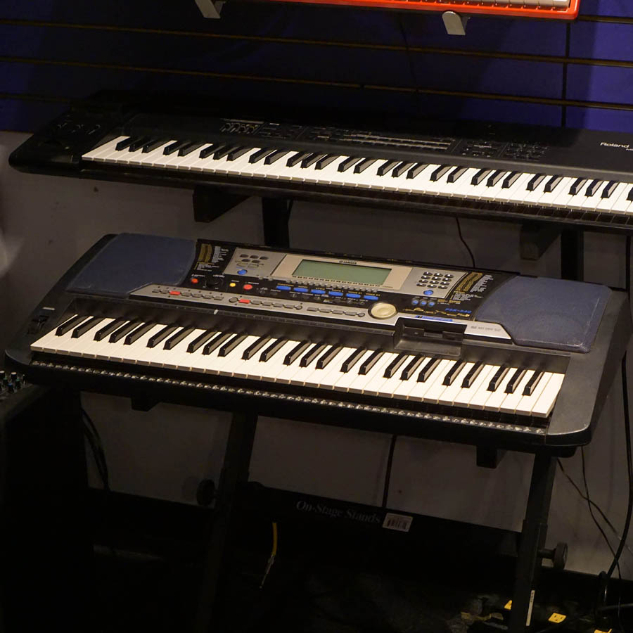 Yamaha PSR-540 61-Key Arranger Synthesizer - Used