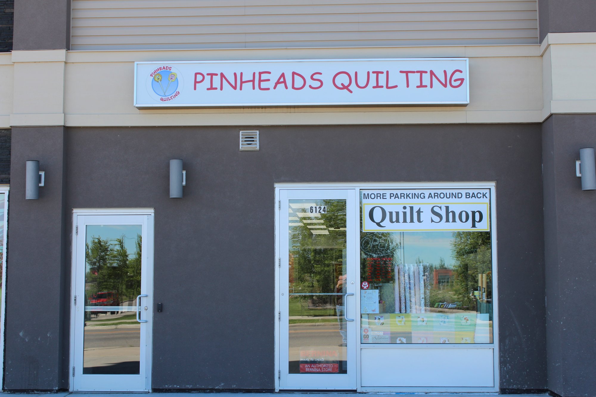 Home Pinheads Quilting Unit 6124, 403 Mackenzie Way S.W. Airdrie